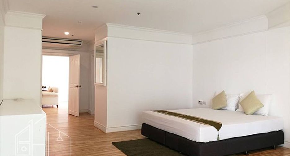 For rent 4 bedrooms condo in Khlong Toei, Bangkok