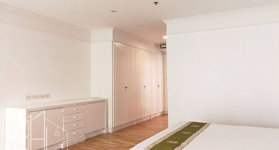 For rent 4 bedrooms condo in Khlong Toei, Bangkok