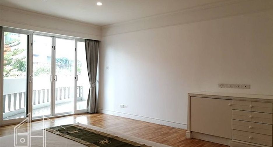 For rent 4 bedrooms condo in Khlong Toei, Bangkok