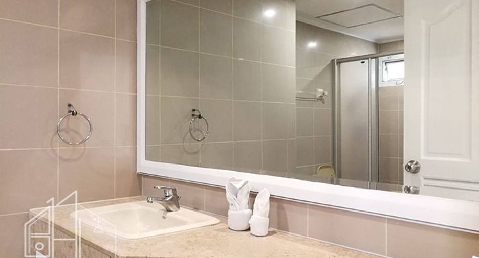 For rent 4 bedrooms condo in Khlong Toei, Bangkok