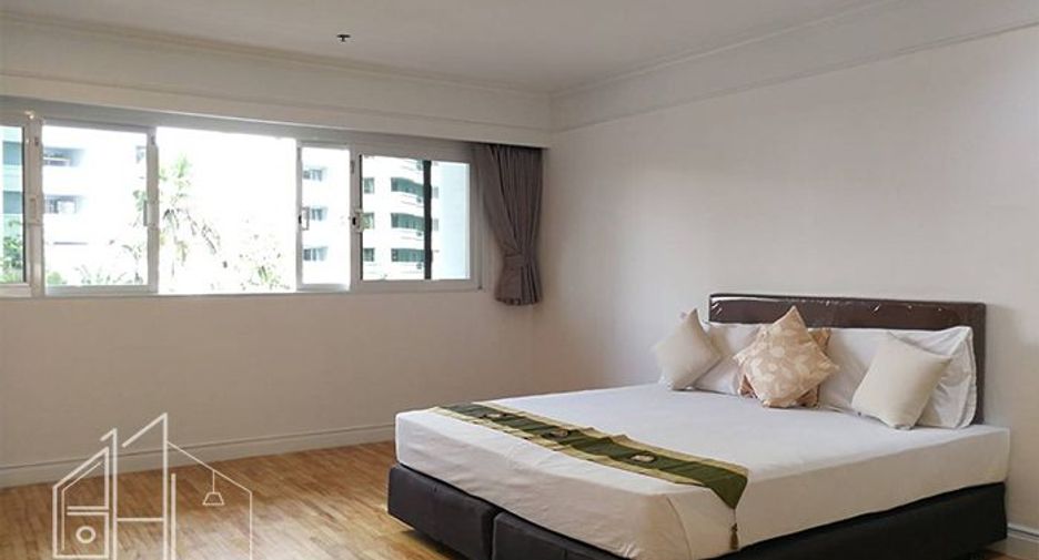 For rent 4 bedrooms condo in Khlong Toei, Bangkok