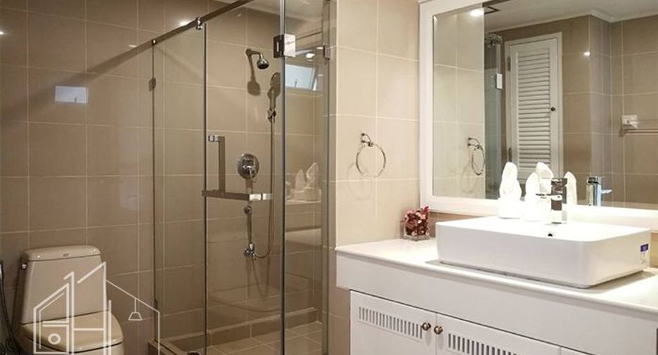 For rent 4 bedrooms condo in Khlong Toei, Bangkok