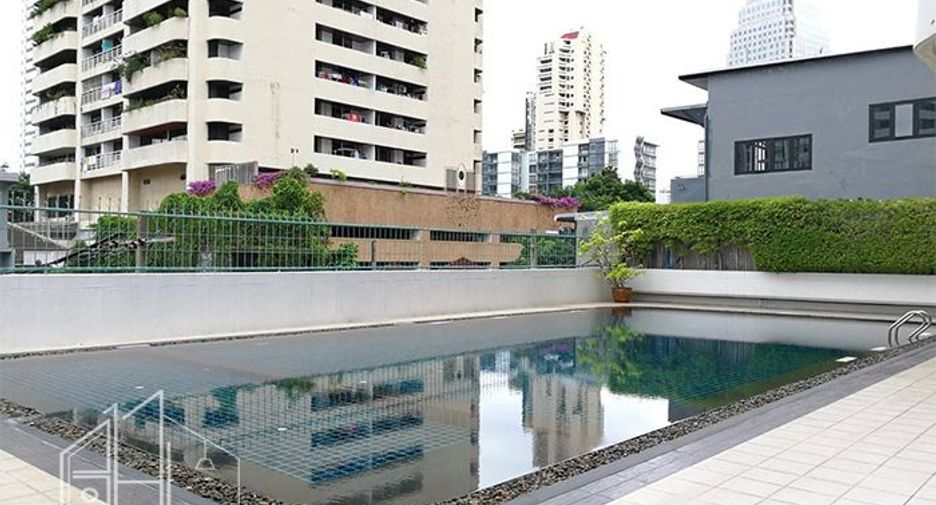 For rent 3 bedrooms condo in Khlong Toei, Bangkok
