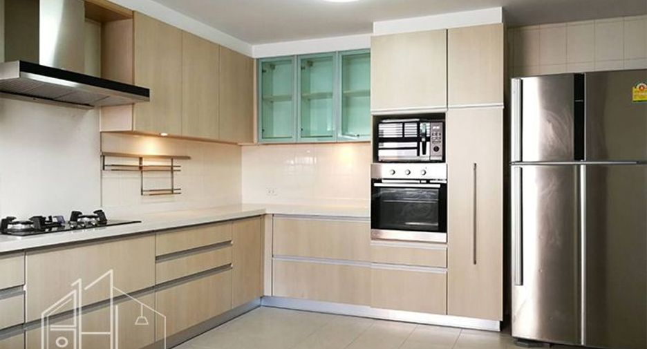 For rent 3 bedrooms condo in Khlong Toei, Bangkok