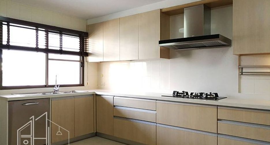 For rent 3 bedrooms condo in Khlong Toei, Bangkok