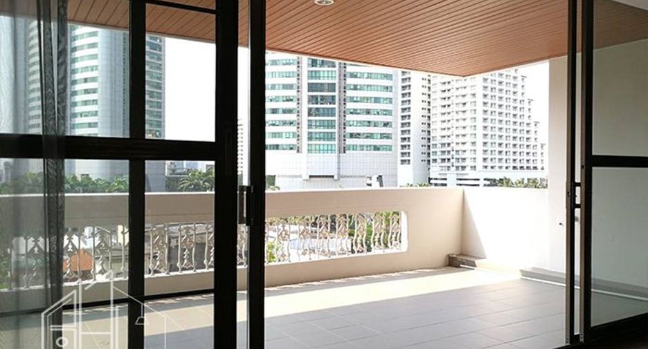 For rent 3 bedrooms condo in Khlong Toei, Bangkok
