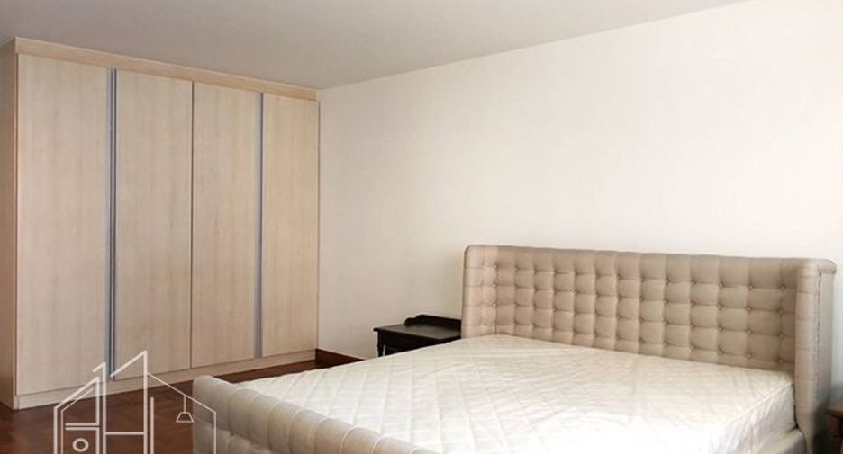 For rent 3 bedrooms condo in Khlong Toei, Bangkok