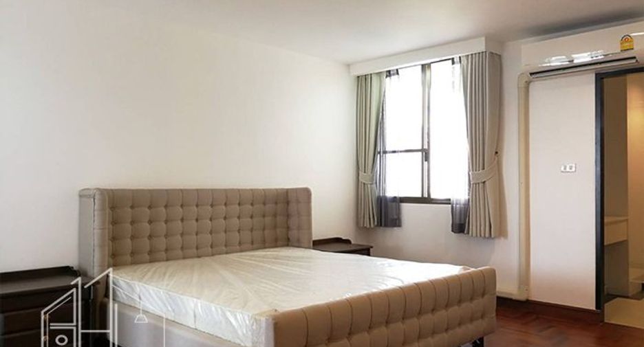 For rent 3 bedrooms condo in Khlong Toei, Bangkok