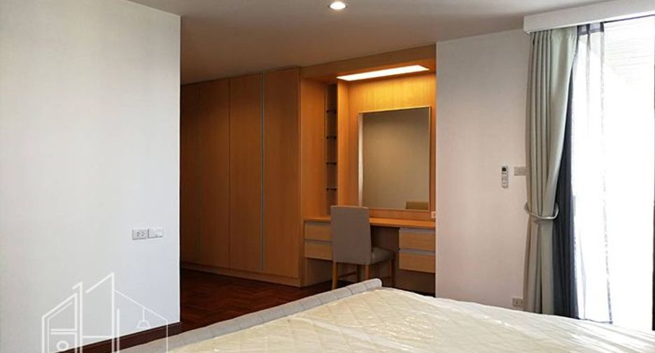 For rent 3 bedrooms condo in Khlong Toei, Bangkok