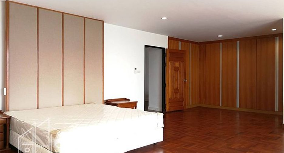 For rent 3 bedrooms condo in Khlong Toei, Bangkok
