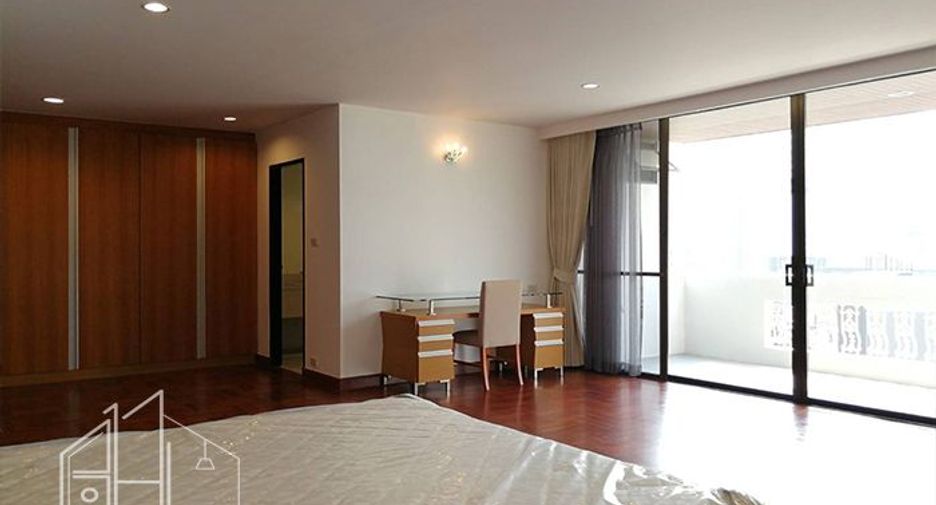 For rent 3 bedrooms condo in Khlong Toei, Bangkok
