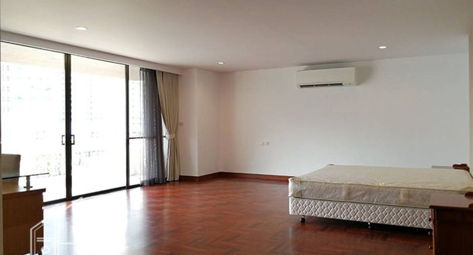 For rent 3 bedrooms condo in Khlong Toei, Bangkok