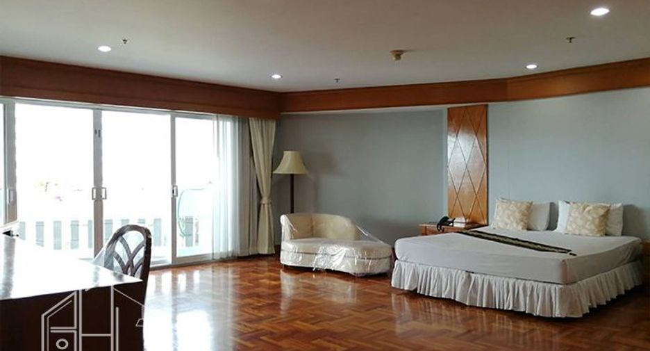 For rent 4 bedrooms apartment in Khlong Toei, Bangkok