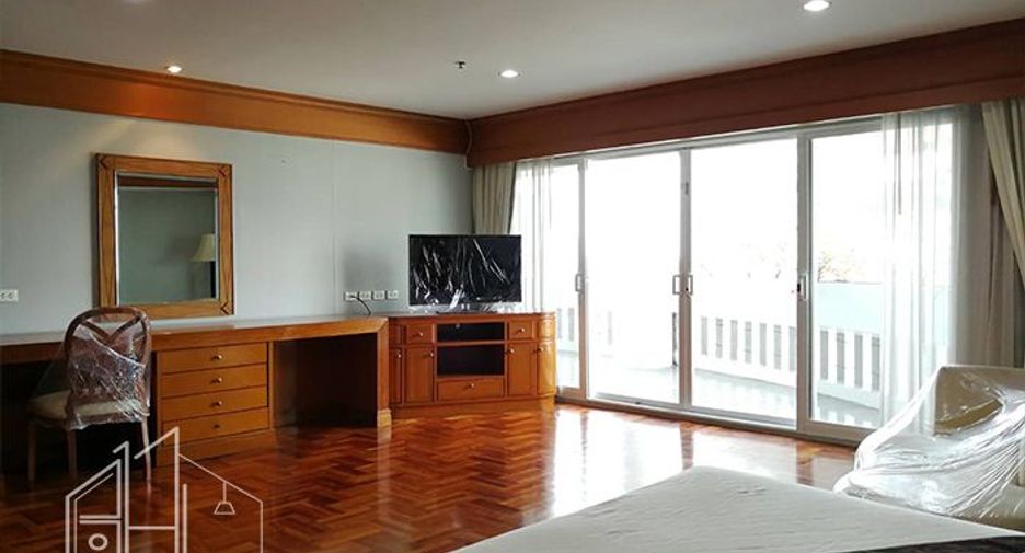 For rent 4 bedrooms apartment in Khlong Toei, Bangkok