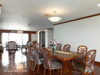 For rent 4 bedrooms apartment in Khlong Toei, Bangkok