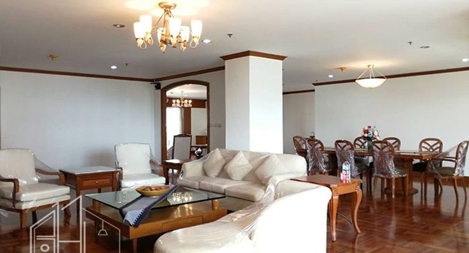 For rent 4 bedrooms apartment in Khlong Toei, Bangkok