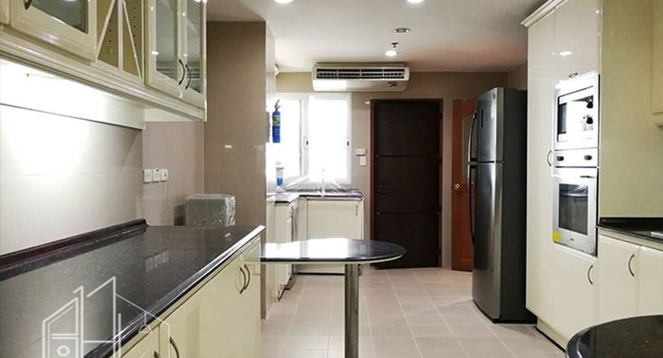 For rent 4 bedrooms apartment in Khlong Toei, Bangkok
