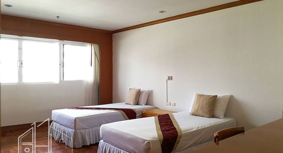 For rent 4 bedrooms apartment in Khlong Toei, Bangkok