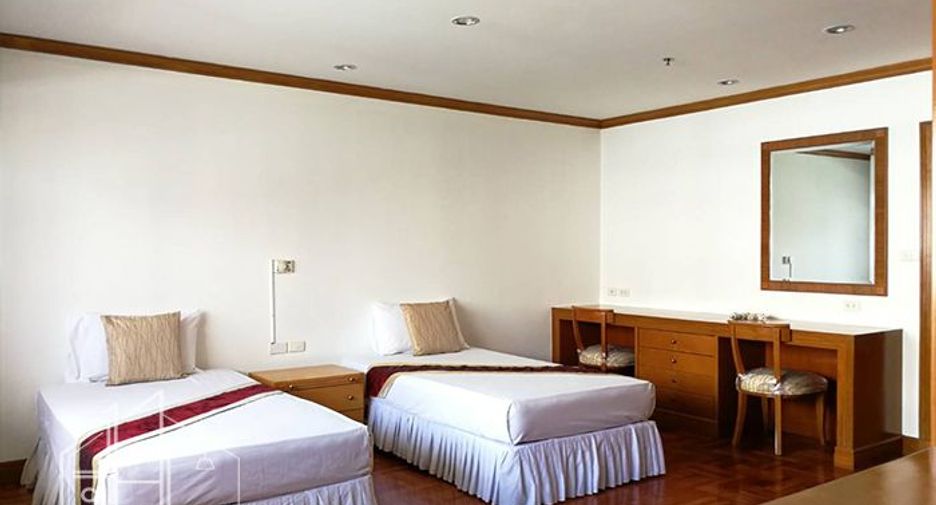 For rent 4 bedrooms apartment in Khlong Toei, Bangkok