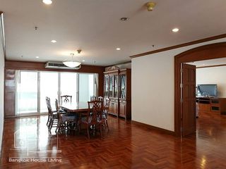 For rent 4 bedrooms condo in Khlong Toei, Bangkok