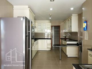 For rent 4 bedrooms condo in Khlong Toei, Bangkok