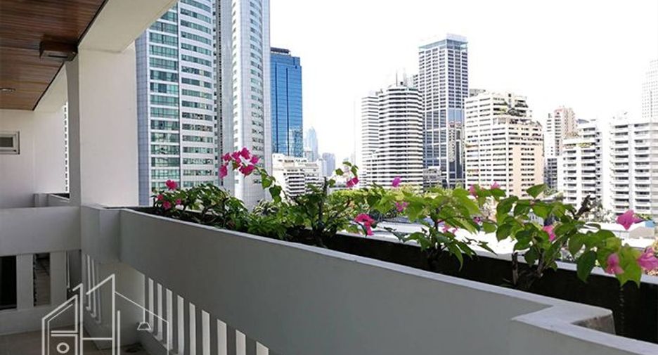 For rent 4 bedrooms condo in Khlong Toei, Bangkok