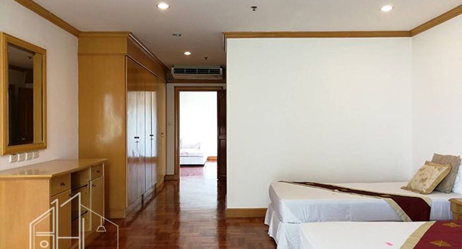For rent 4 bedrooms condo in Khlong Toei, Bangkok