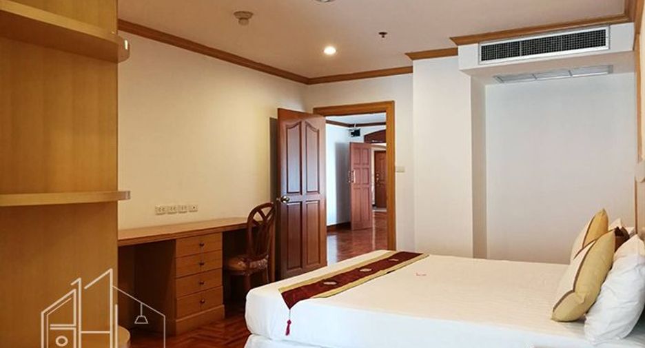 For rent 4 bedrooms condo in Khlong Toei, Bangkok