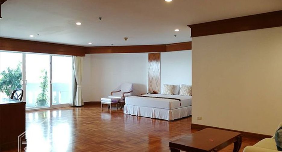 For rent 4 bedrooms condo in Khlong Toei, Bangkok
