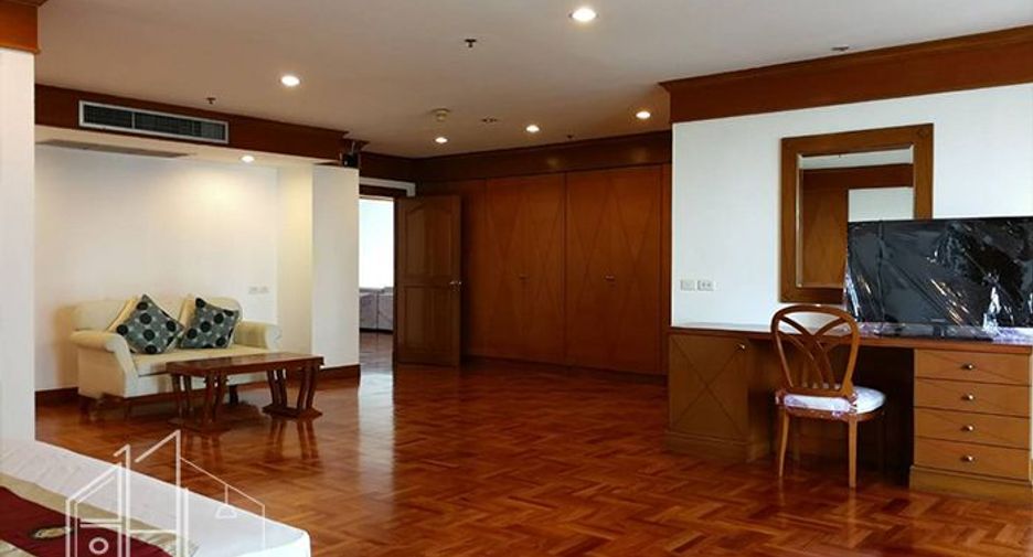 For rent 4 bedrooms condo in Khlong Toei, Bangkok