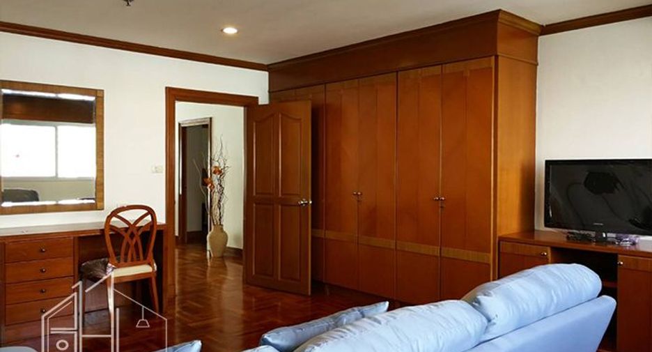 For rent 4 bedrooms condo in Khlong Toei, Bangkok