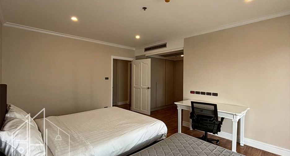 For rent 3 bedrooms condo in Khlong Toei, Bangkok