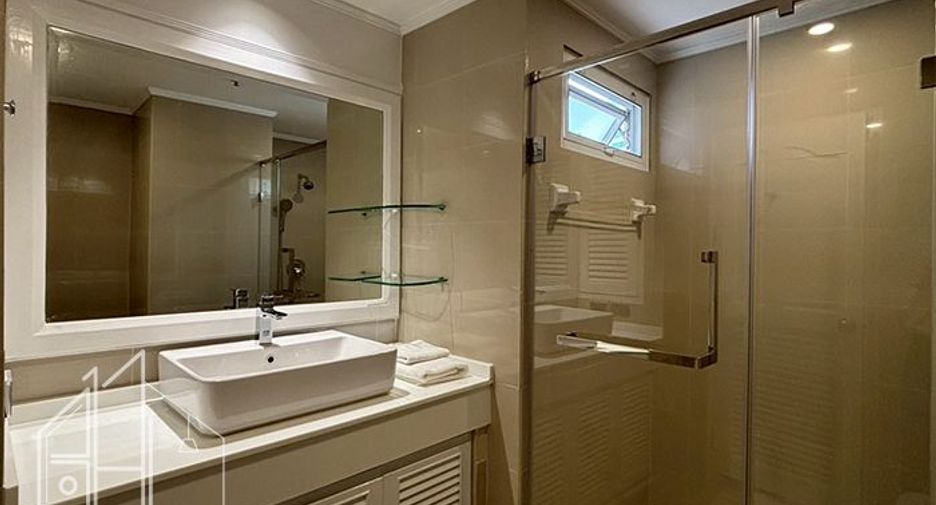For rent 3 bedrooms condo in Khlong Toei, Bangkok