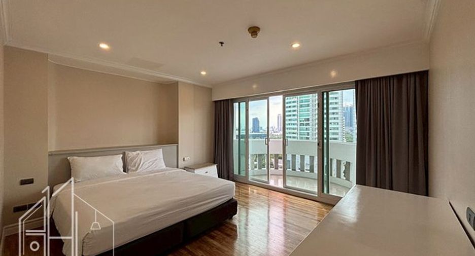 For rent 3 bedrooms condo in Khlong Toei, Bangkok