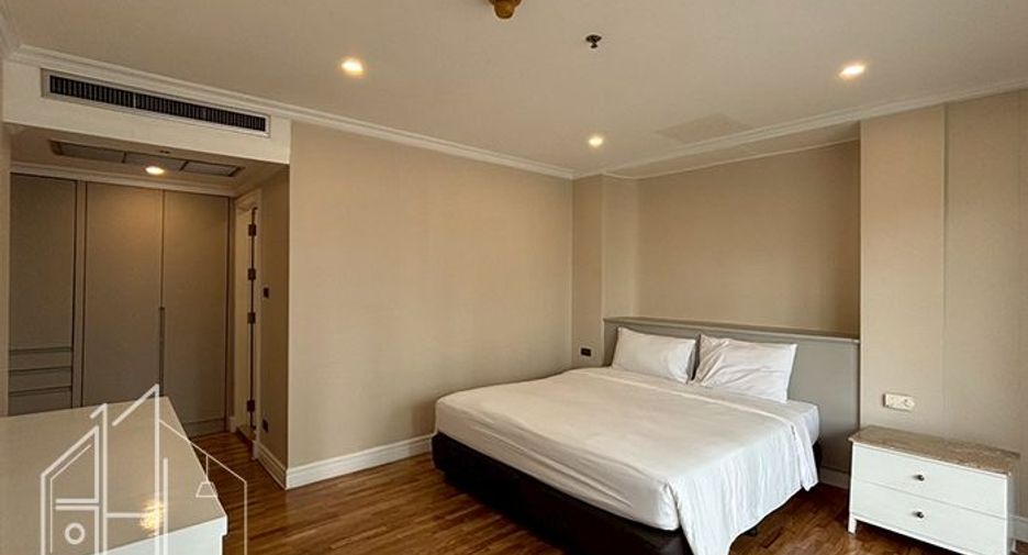 For rent 3 bedrooms condo in Khlong Toei, Bangkok