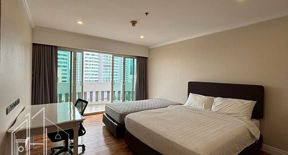 For rent 3 bedrooms condo in Khlong Toei, Bangkok