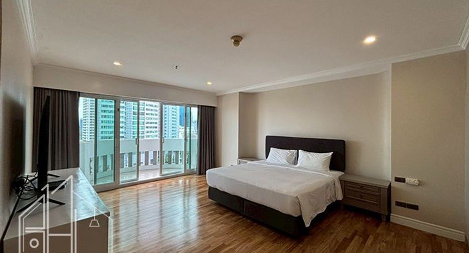 For rent 3 bedrooms condo in Khlong Toei, Bangkok