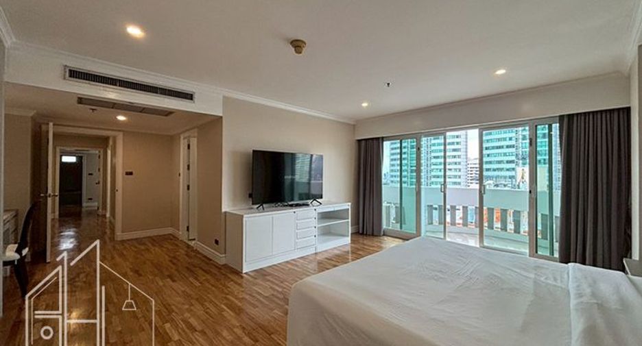 For rent 3 bedrooms condo in Khlong Toei, Bangkok