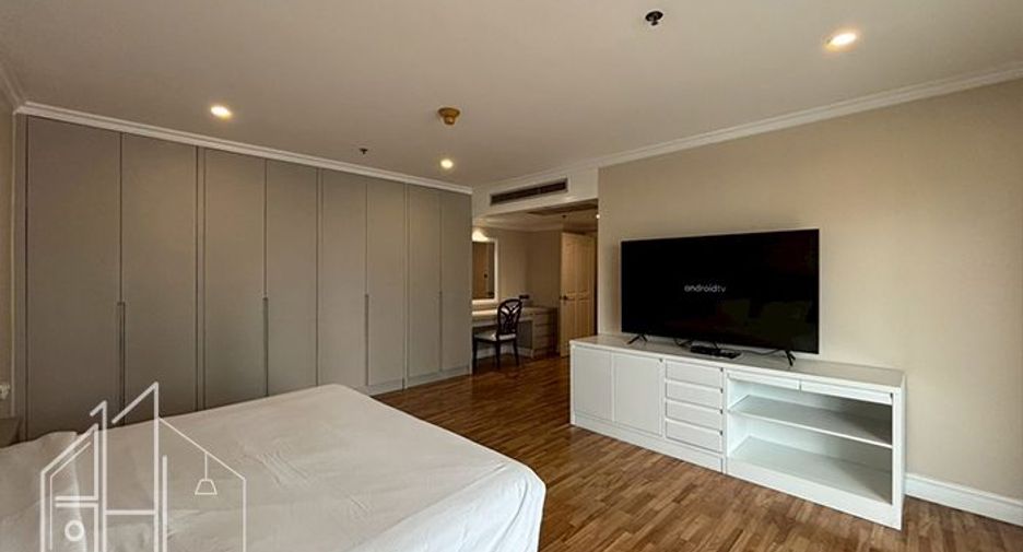 For rent 3 bedrooms condo in Khlong Toei, Bangkok
