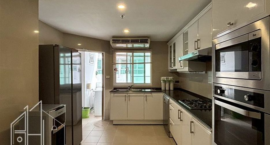 For rent 3 bedrooms condo in Khlong Toei, Bangkok