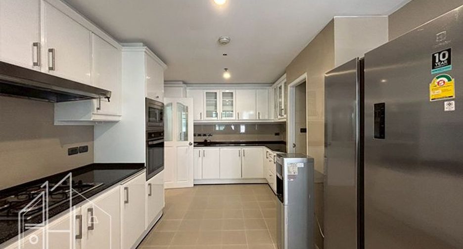 For rent 3 bedrooms condo in Khlong Toei, Bangkok
