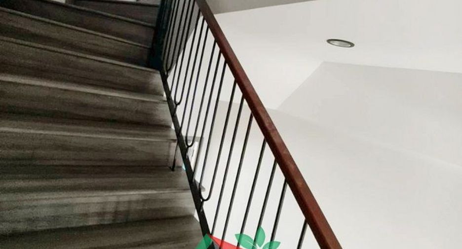Casa adosada en venta de 4 habitaciones en Bang Sue, Bangkok