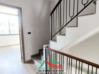 Casa adosada en venta de 4 habitaciones en Bang Sue, Bangkok
