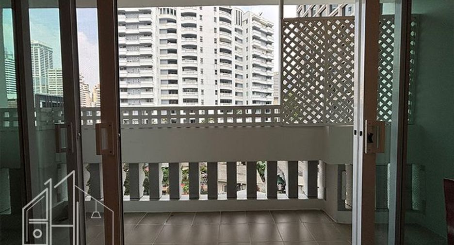 For rent 3 bedrooms condo in Khlong Toei, Bangkok