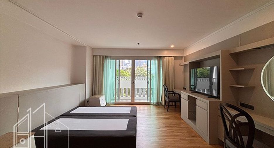 For rent 3 bedrooms condo in Khlong Toei, Bangkok