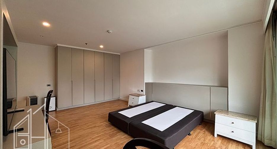 For rent 3 bedrooms condo in Khlong Toei, Bangkok