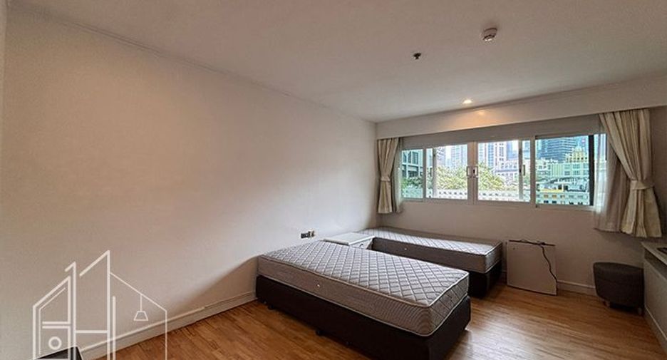 For rent 3 bedrooms condo in Khlong Toei, Bangkok