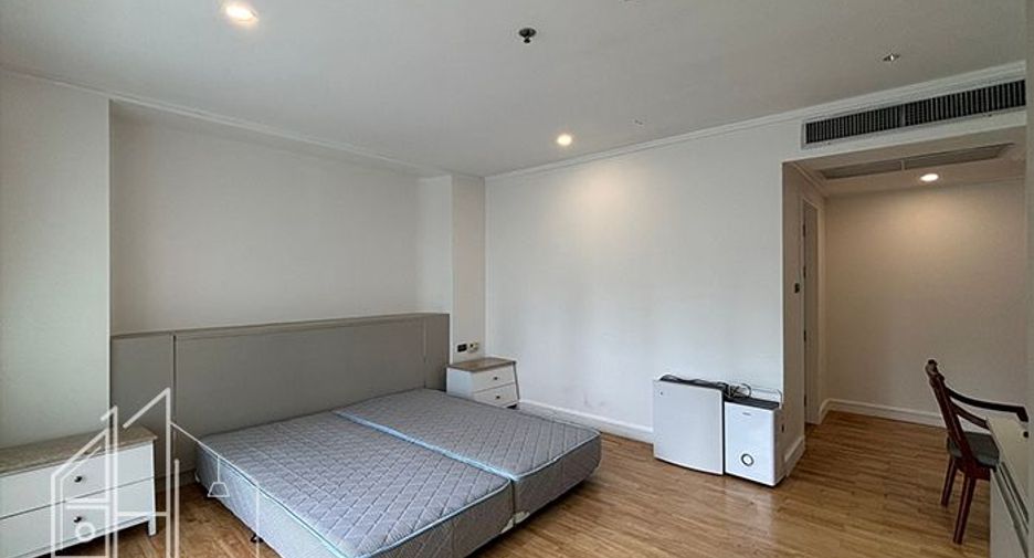 For rent 3 bedrooms condo in Khlong Toei, Bangkok
