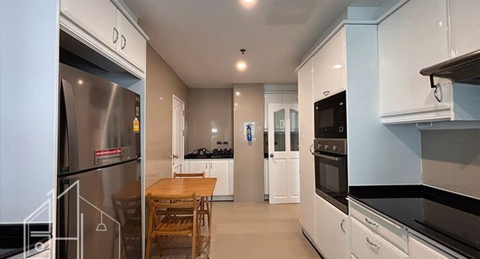 For rent 3 bedrooms condo in Khlong Toei, Bangkok