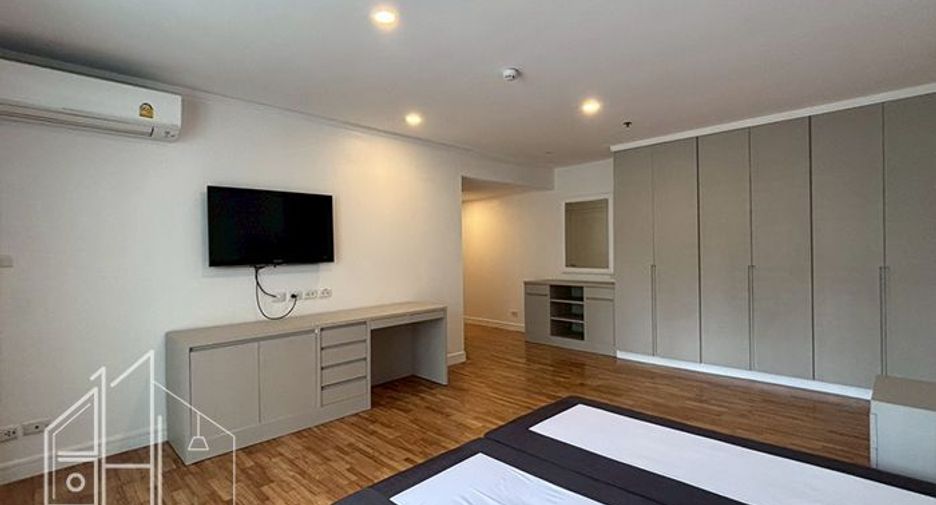 For rent 3 bedrooms apartment in Khlong Toei, Bangkok
